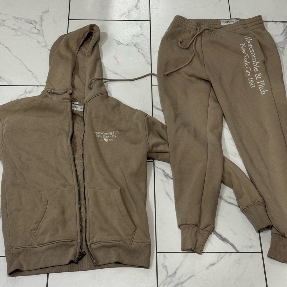 Abercrombie & Fitch Brown Zip-Up Hoodie and Sweatpants